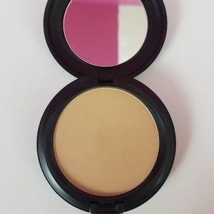 Mac Next to Nothing Pressed Powder